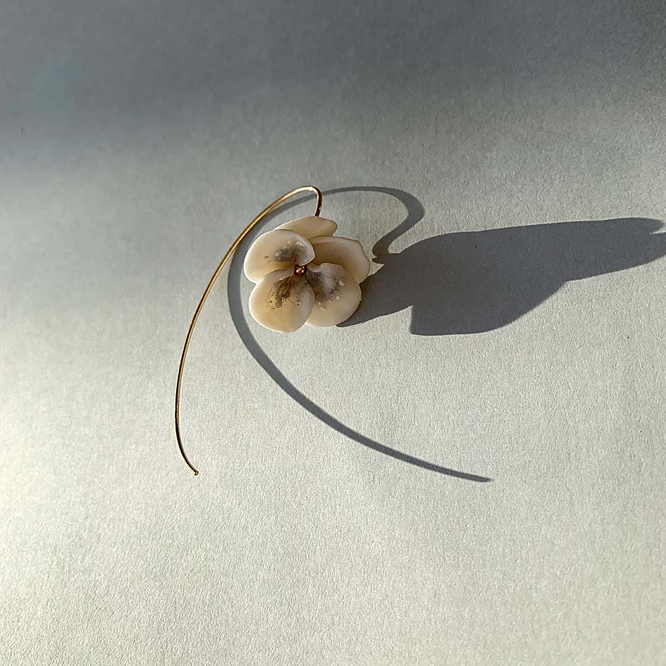 一輪の花　pansy