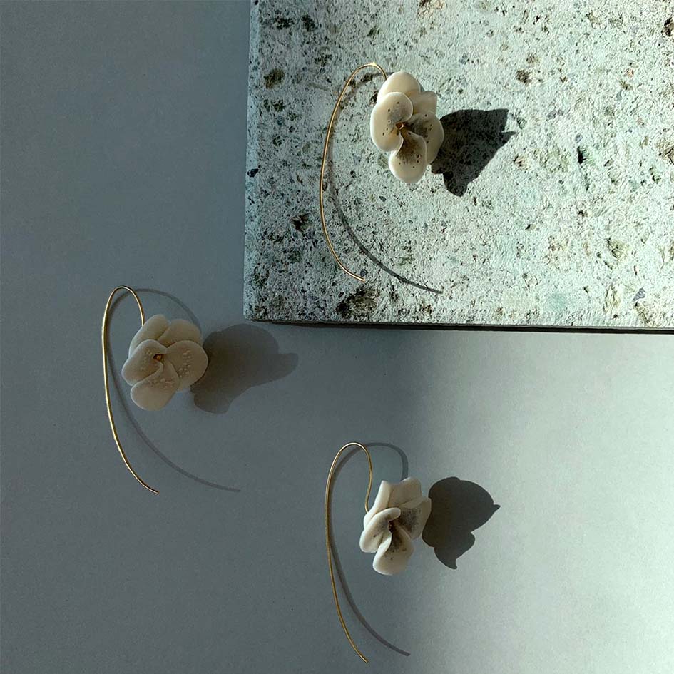 一輪の花　pansy